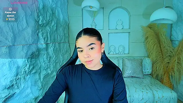 Snapshot of ambarina_r chatting on December 4, 3:38 am ambarina r online show from December 4, 3:38 am