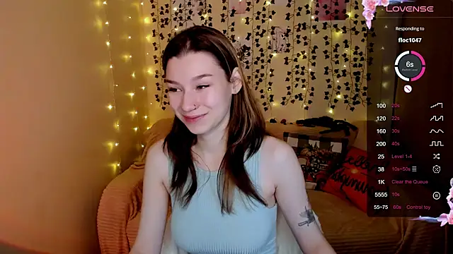 Snapshot of LinaBlossom_ chatting on November 2, 2:58 am LinaBlossom online show from November 2, 2:58 am