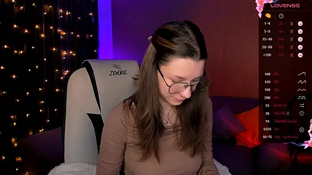 Snapshot of LinaBlossom_ chatting on November 13, 2:54 am LinaBlossom online show from November 13, 2:54 am