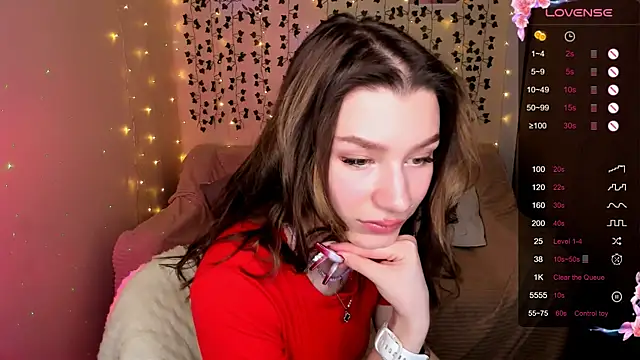 Snapshot of LinaBlossom_ chatting on November 20, 8:25 am LinaBlossom online show from November 20, 8:25 am