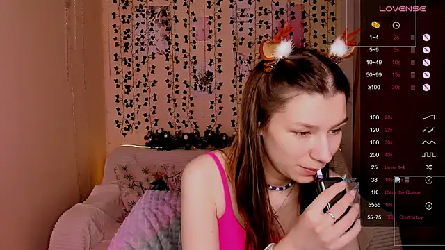 Snapshot of LinaBlossom_ chatting on December 21, 6:09 am LinaBlossom online show from December 21, 6:09 am