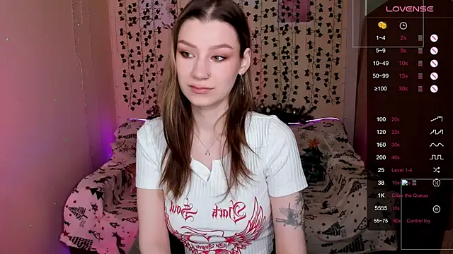 Snapshot of LinaBlossom_ chatting on December 22, 8:22 am LinaBlossom online show from December 22, 8:22 am