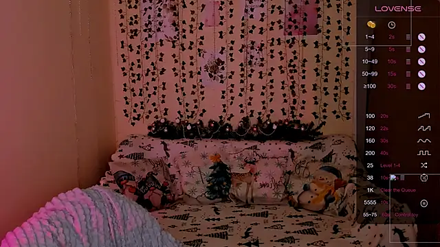 Snapshot of LinaBlossom_ chatting on January 7, 8:17 am LinaBlossom online show from January 7, 8:17 am