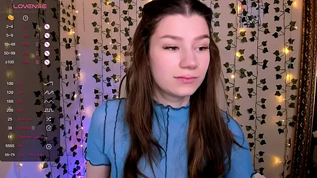 Snapshot of LinaBlossom_ chatting on February 15, 8:13 am LinaBlossom online show from February 15, 8:13 am