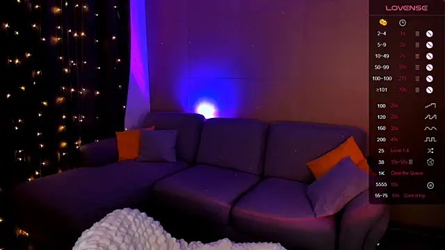 Snapshot of LinaBlossom_ chatting on February 18, 8:21 am LinaBlossom online show from February 18, 8:21 am