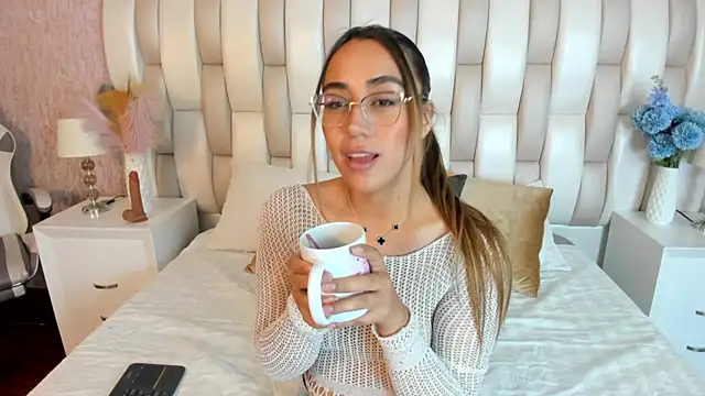 Snapshot of sara_ospina_ chatting on October 15, 4:23 am sara ospina online show from October 15, 4:23 am