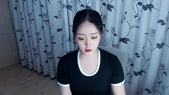 Niannian- online show from October 4, 3:10 pm