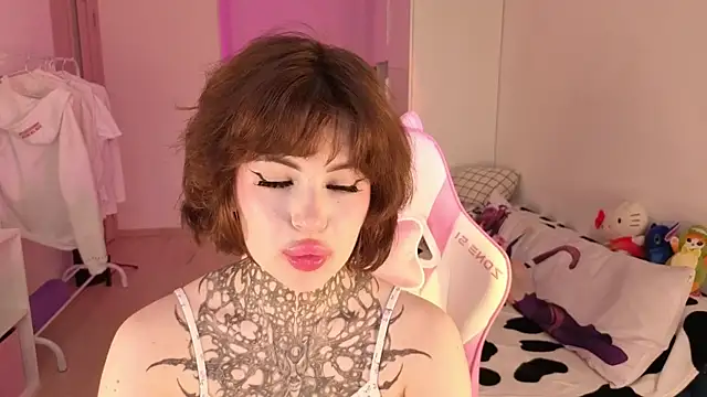 Snapshot of Eva_Sonic chatting on May 13, 3:04 am Eva Sonic online show from May 13, 3:04 am