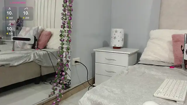 Snapshot of AmandaaWats chatting on October 31, 8:32 pm AmandaaWats online show from October 31, 8:32 pm