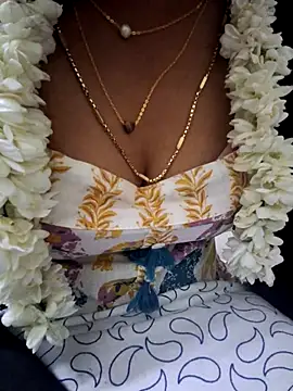 jasminetaml online show from October 4, 7:01 pm