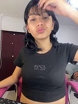 xoxo milk online show from November 18, 8:02 pm