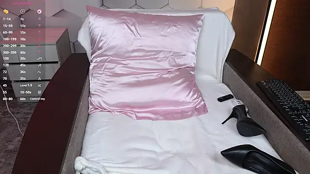 HottieEmma online show from April 9, 12:21 pm