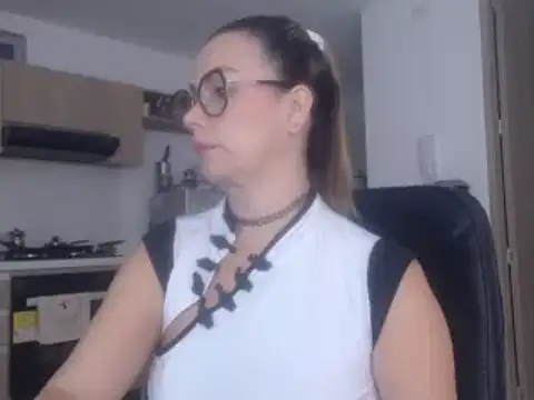 LovePaula online show from February 19, 10:56 am