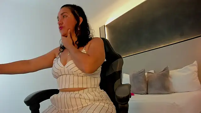 zoee zi online show from November 25, 7:03 pm