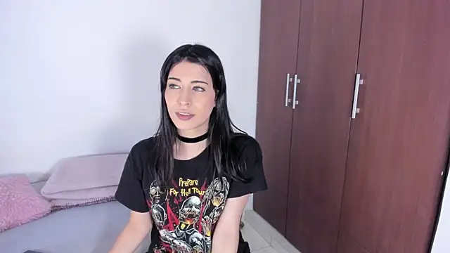 Snapshot of ScarlettRosetti chatting on October 19, 2:01 am ScarlettRosetti online show from October 19, 2:01 am