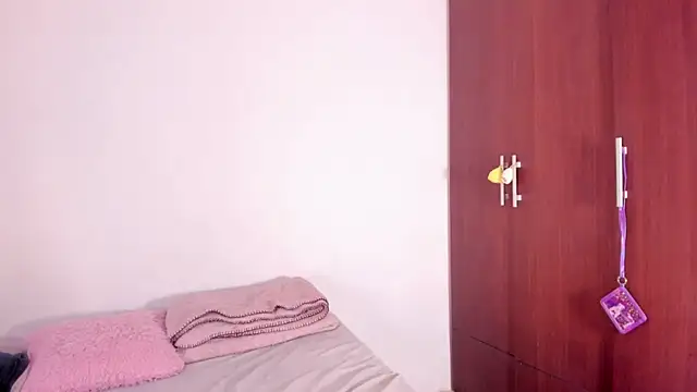 Snapshot of ScarlettRosetti chatting on November 16, 2:06 am ScarlettRosetti online show from November 16, 2:06 am