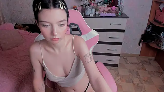 Snapshot of margopink chatting on October 3, 4:48 pm margopink online show from October 3, 4:48 pm