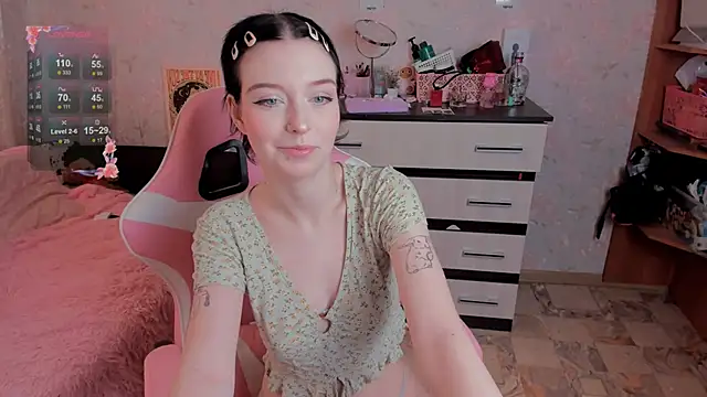 Snapshot of margopink chatting on October 19, 10:27 am margopink online show from October 19, 10:27 am