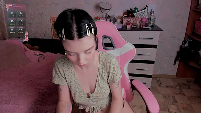 Snapshot of margopink chatting on October 25, 7:52 pm margopink online show from October 25, 7:52 pm