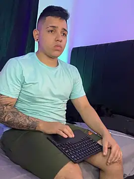 Snapshot of BoomChikaWow chatting on November 3, 12:35 am BoomChikaWow online show from November 3, 12:35 am