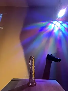 Snapshot of Reine_du_Vice84 chatting on November 4, 12:10 am Reine du Vice84 online show from November 4, 12:10 am