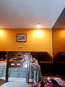 transreyna online show from February 11, 7:05 pm