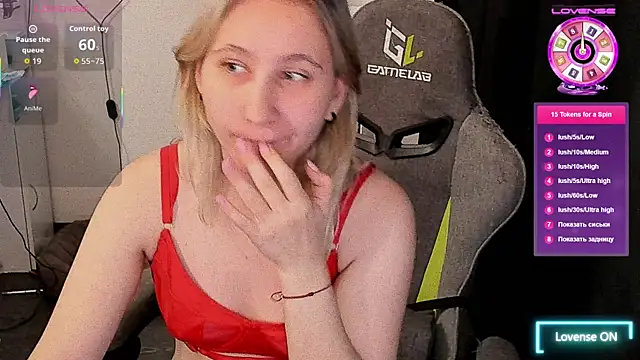 Snapshot of ChristinaFivePlus chatting on October 20, 8:37 am ChristinaFivePlus online show from October 20, 8:37 am