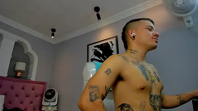 wildthor26 online show from September 25, 3:32 am