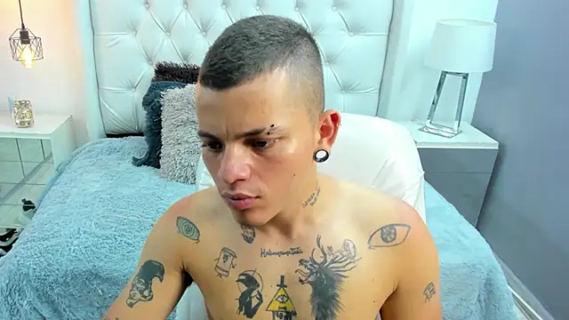 wildthor26 online show from March 3, 3:56 am