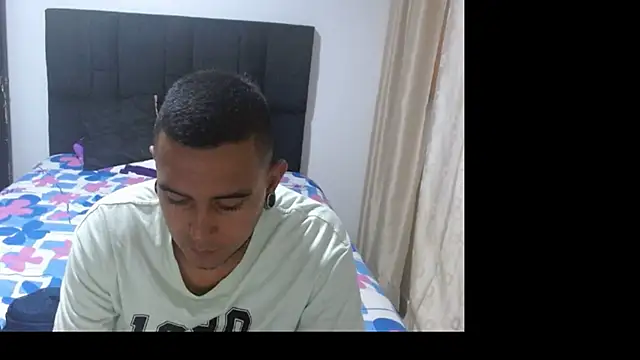 Snapshot of Carlandelli1 chatting on October 30, 2:02 am Carlandelli1 online show from October 30, 2:02 am