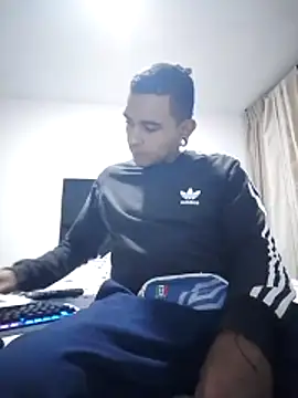 Snapshot of Carlandelli1 chatting on November 12, 3:40 am Carlandelli1 online show from November 12, 3:40 am