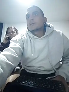 Snapshot of Carlandelli1 chatting on December 3, 3:03 am Carlandelli1 online show from December 3, 3:03 am