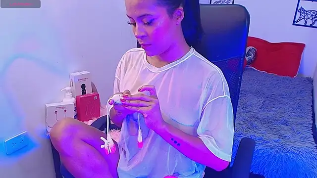 Snapshot of Natty_Reyes chatting on October 29, 6:42 pm Natty Reyes online show from October 29, 6:42 pm