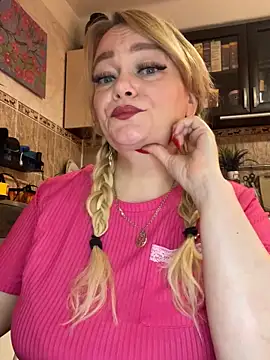 Snapshot of Sweet-blonde chatting on October 10, 8:24 am Sweet-blonde online show from October 10, 8:24 am