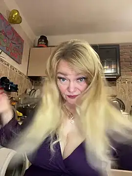 Snapshot of Sweet-blonde chatting on October 10, 11:15 pm Sweet-blonde online show from October 10, 11:15 pm