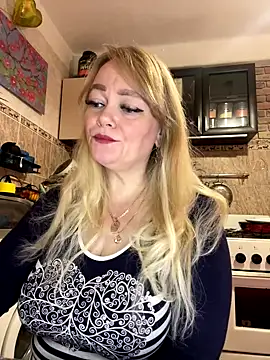 Snapshot of Sweet-blonde chatting on October 14, 11:33 am Sweet-blonde online show from October 14, 11:33 am