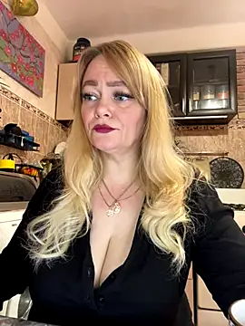 Snapshot of Sweet-blonde chatting on October 16, 9:43 am Sweet-blonde online show from October 16, 9:43 am