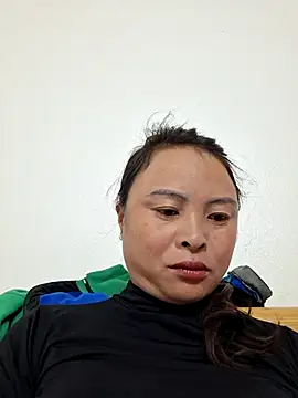 Snapshot of xuxulovezz chatting on November 18, 11:15 pm xuxulovezz online show from November 18, 11:15 pm