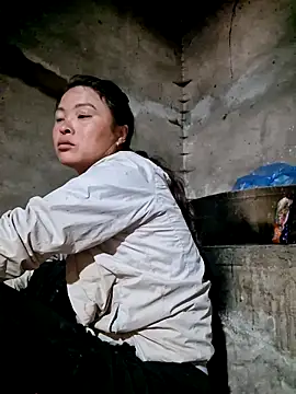 xuxulovezz online show from February 12, 4:40 am