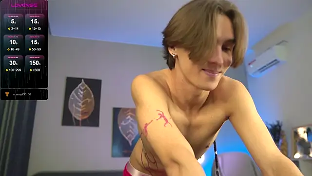 Snapshot of CleoStringer chatting on October 16, 8:59 am CleoStringer online show from October 16, 8:59 am