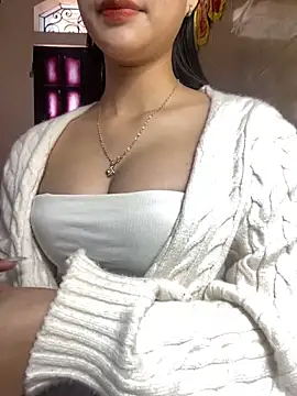 Snapshot of Linh247380 chatting on December 17, 1:11 am Linh247380 online show from December 17, 1:11 am