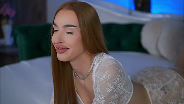 ClaraBenatti online show from February 19, 7:10 pm