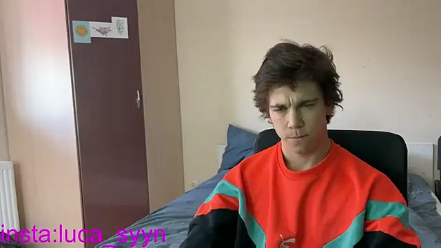 Snapshot of luca_syn chatting on September 30, 5:23 am luca syn online show from September 30, 5:23 am