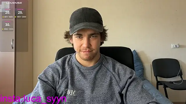 Snapshot of luca_syn chatting on October 8, 7:17 am luca syn online show from October 8, 7:17 am