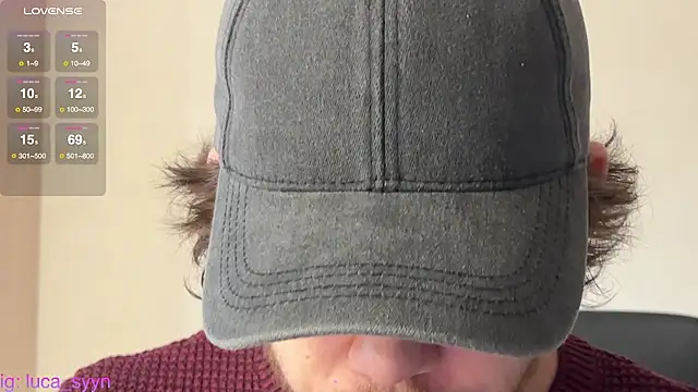 Snapshot of luca_syn chatting on October 31, 10:05 am luca syn online show from October 31, 10:05 am