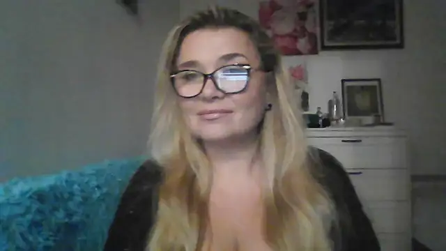 Myrienna online show from October 3, 10:40 pm