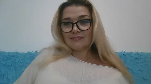 Myrienna online show from October 23, 11:42 am