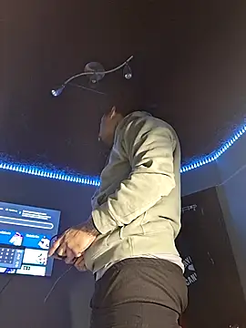 Snapshot of Painstickwes chatting on February 4, 1:11 am Painstickwes online show from February 4, 1:11 am