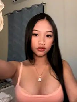 Snapshot of Bunny72772 chatting on December 18, 4:46 pm Bunny72772 online show from December 18, 4:46 pm