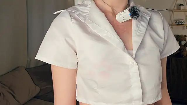 LaureMestler online show from March 12, 8:09 am